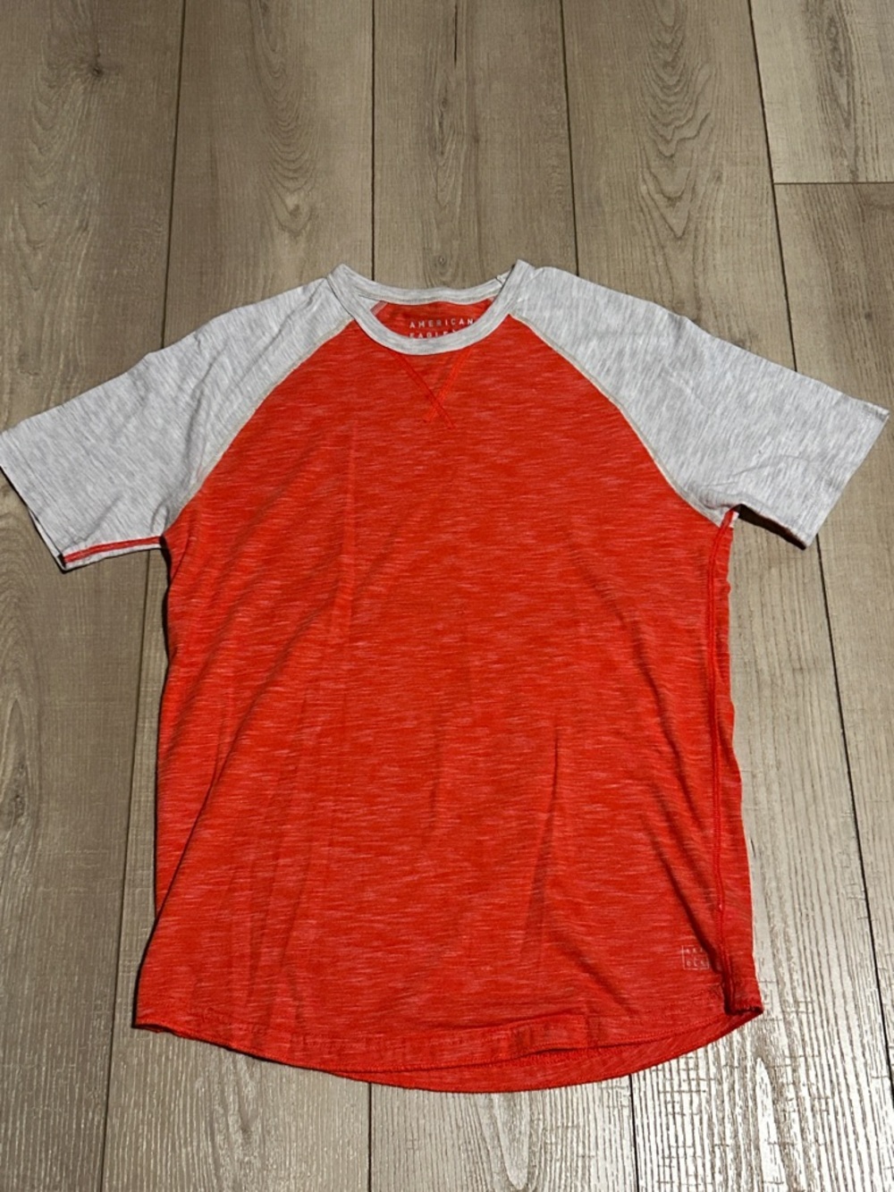 American Eagle Men's Short Sleeve Crew Neck Shirt - Red with Light Gray Sleeves